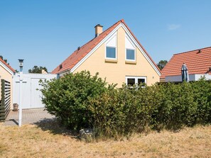 House | Exterior - 8 Person Holiday Home in Blavand (Blavand)