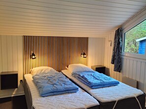 4 bedrooms, individually furnished, bed sheets
