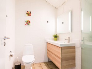 Bathroom - 8 Person Holiday Home in Norre Nebel (Norre Nebel)