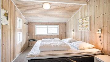 House | 3 bedrooms, individually furnished, bed sheets
