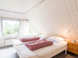 3 bedrooms, individually furnished - 6 Person Holiday Home on a Holiday Park in Nørre Nebel (Norre Nebel)