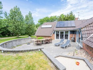 House | Outdoor dining