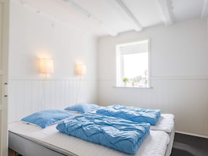 2 bedrooms, bed sheets - 4 Person Holiday Home on a Holiday Park in Henne (Henne)