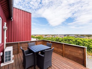Balcony - 4 Person Holiday Home on a Holiday Park in Henne (Henne)