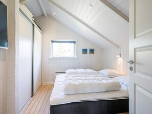 4 bedrooms, individually furnished, bed sheets