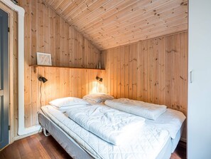 4 bedrooms, individually furnished, bed sheets