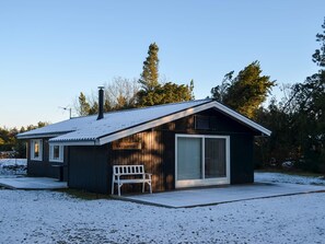 Exterior - 6 Person Holiday Home on a Holiday Park in Nørre Nebel (Norre Nebel)