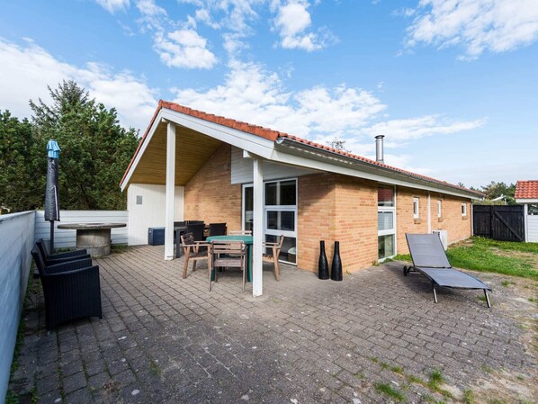Outdoor dining - 6 Person Holiday Home in Norre Nebel (Norre Nebel)