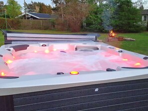 House | Spa treatment - Holiday Home in VÃ¦ggerlÃ¸se (Vaeggerlose)