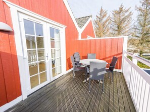 Outdoor dining - 4 Star Holiday Home in Blavand (Blavand)