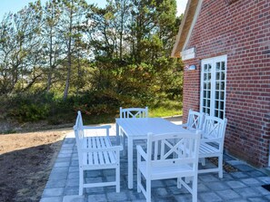 House | Outdoor dining