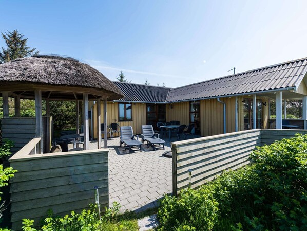 House | Terrace/patio - 4 Person Holiday Home in Blavand (Blavand)
