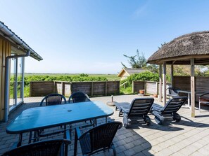 House | Outdoor dining - 4 Person Holiday Home in Blavand (Blavand)