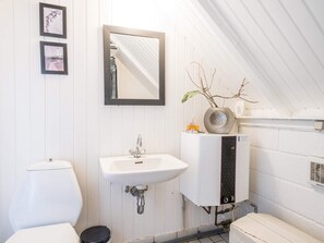 Bathroom - 6 Person Holiday Home on a Holiday Park in Ringkøbing (Ringkobing)