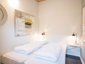 2 bedrooms, individually furnished, bed sheets - 4 Person Holiday Home on a Holiday Park in Henne (Henne)
