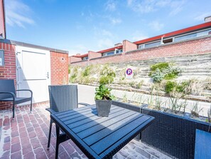 Balcony - 4 Person Holiday Home on a Holiday Park in Henne (Henne)