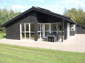 Exterior - 8 Person Holiday Home on a Holiday Park in Oksbøl (Oksbol)