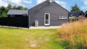 Exterior - 8 Person Holiday Home on a Holiday Park in Blåvand (Blavand)