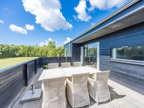 House | Outdoor dining - 5 Star Holiday Home in Hemmet (Hemmet)