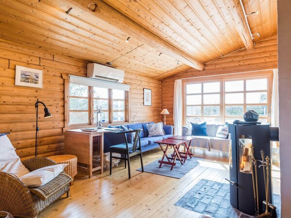 Living area - 4 Person Holiday Home in Henne (Henne)