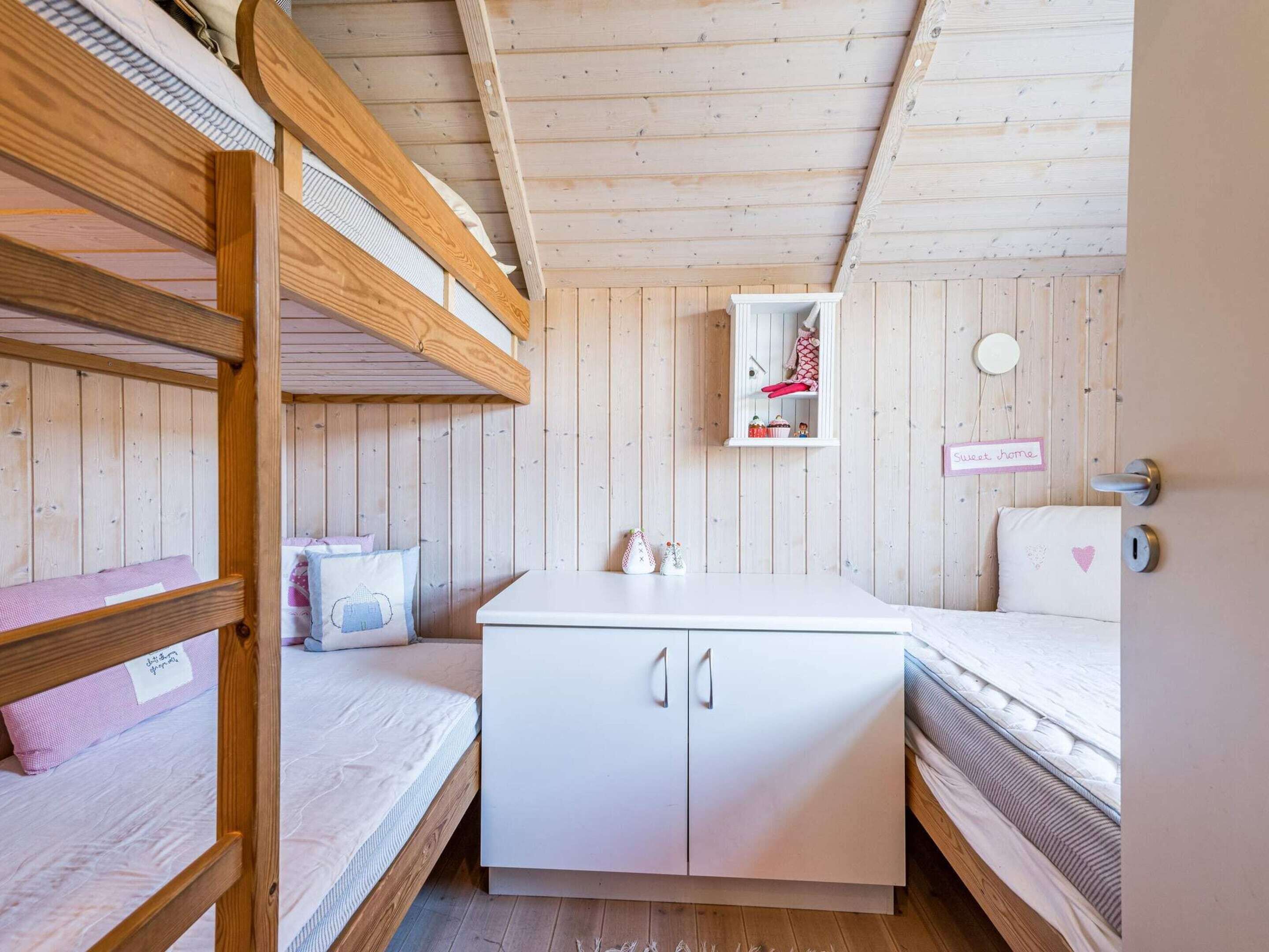 Rumah | 3 kamar tidur dan dilengkapi dengan perabotan berbeda-beda