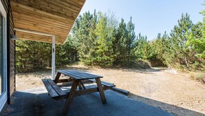 House | Outdoor dining - 6 Person Holiday Home in Blavand (Blavand)