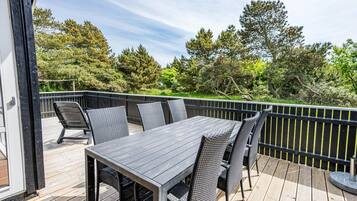House | Outdoor dining