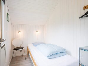 3 bedrooms, individually furnished - 6 Person Holiday Home on a Holiday Park in Vejers Strand (Vejers Strand)
