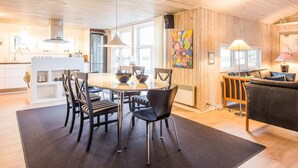 House | Dining - 6 Person Holiday Home in Henne (Henne)