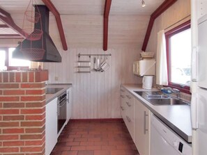 Private kitchen - 5 Person Holiday Home in Blavand (Blavand)