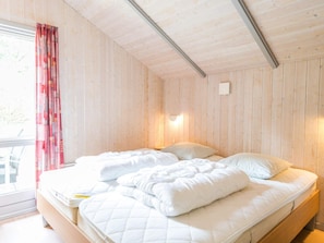 2 Schlafzimmer, individuell eingerichtet