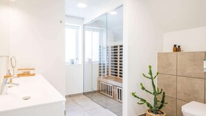 House | Bathroom - Holiday Home in BlÃ¥vand (Blavand)