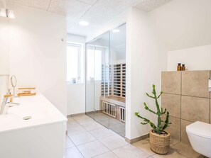 House | Bathroom - Holiday Home in BlÃ¥vand (Blavand)