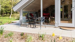 Outdoor dining - 8 Person Holiday Home on a Holiday Park in Vejers Strand (Vejers Strand)