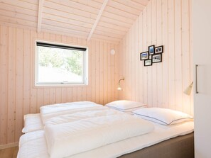 4 bedrooms - 8 Person Holiday Home on a Holiday Park in Vejers Strand (Vejers Strand)
