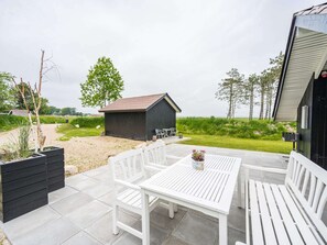House | Outdoor dining