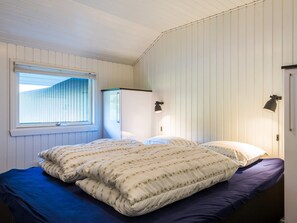 3 bedrooms, individually furnished - 6 Person Holiday Home on a Holiday Park in Nørre Nebel (Norre Nebel)
