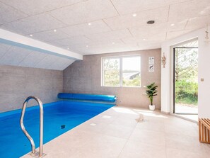 Casa | Piscina | Piscina interna, piscina externa