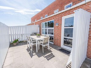 House | Outdoor dining - 4 Person Holiday Home in Blavand (Blavand)