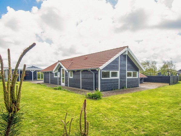 A modern two-story house with a red-tiled roof, a covered porch, and a well-maintained lawn. - 5 Star Holiday Home in Hemmet (Hemmet)