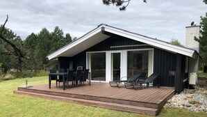 Exterior - 6 Person Holiday Home on a Holiday Park in Blåvand (Blavand)