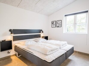 4 bedrooms, individually furnished - 8 Person Holiday Home on a Holiday Park in Blåvand (Blavand)