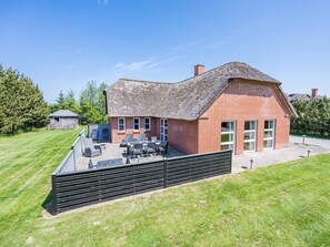 Exterior - 10 Person Holiday Home on a Holiday Park in Nørre Nebel (Norre Nebel)
