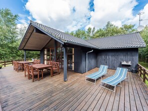 Outdoor dining - 8 Person Holiday Home on a Holiday Park in Oksbøl (Oksbol)
