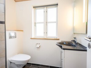 Bathroom - 6 Person Holiday Home in Henne (Henne)