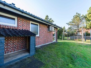 Exterior - 6 Person Holiday Home on a Holiday Park in Oksbøl (Oksbol)