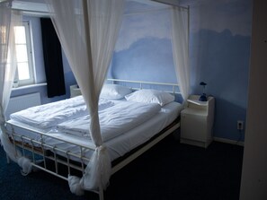 5 bedrooms