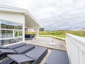 Outdoor dining - 6 Person Holiday Home in Henne (Henne)