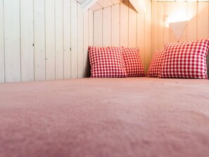 House | 3 bedrooms, individually furnished, bed sheets