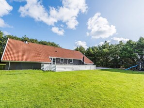 Exterior - 8 Person Holiday Home on a Holiday Park in Blåvand (Blavand)